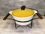 Vintage Wear Ever Cerama 2 Qt Casserole Dish With Server Stand Bitter Lemon. Fixed Price $30.00.