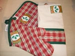 Ritz Kitchen Towel & Hot Pad Set. Christmas Pattern, Tagged, Clean, Unused.. Fixed Price $14.95.